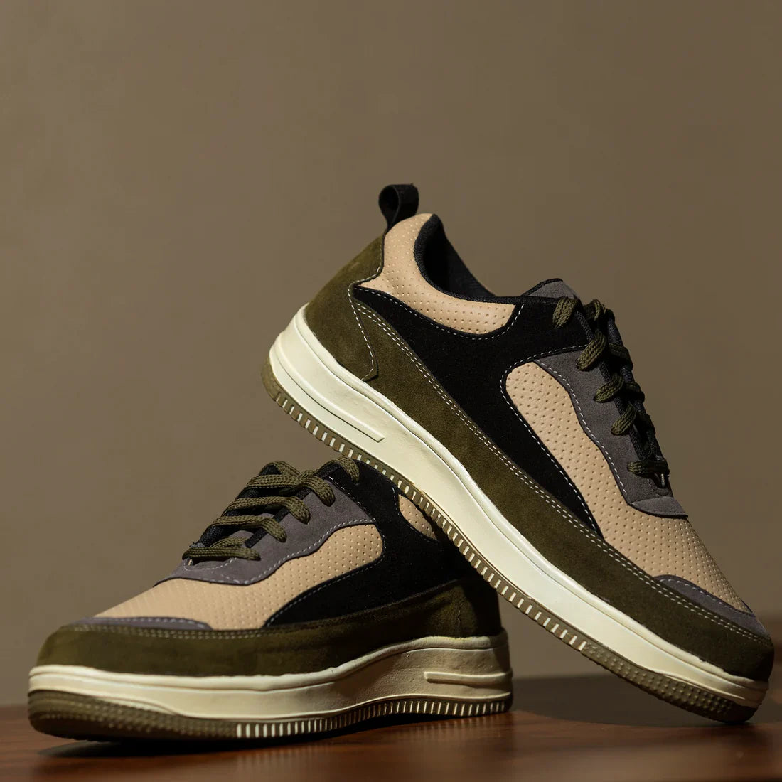 The Aurous Canyon Olive Laceup Sneakers