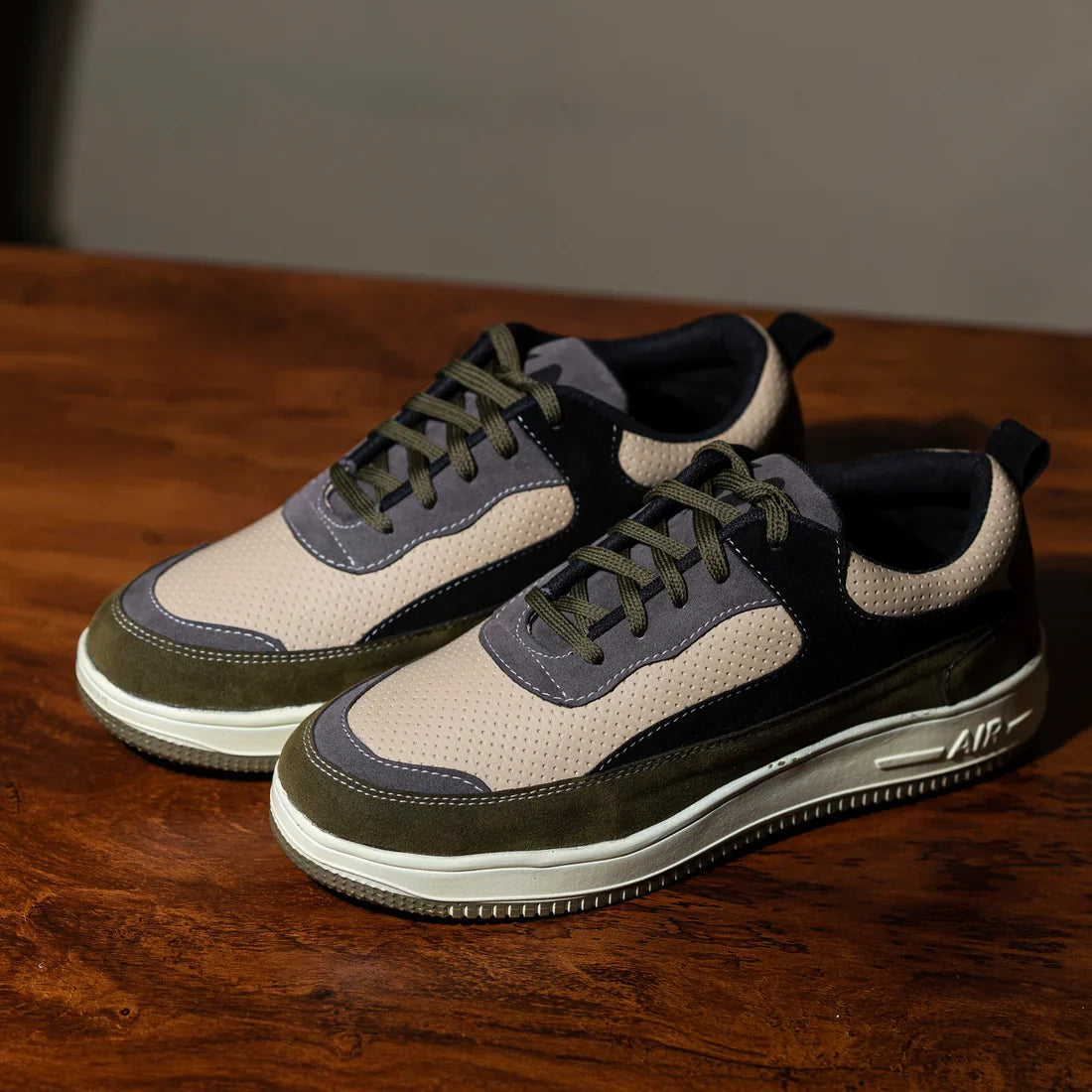 The Aurous Canyon Olive Laceup Sneakers