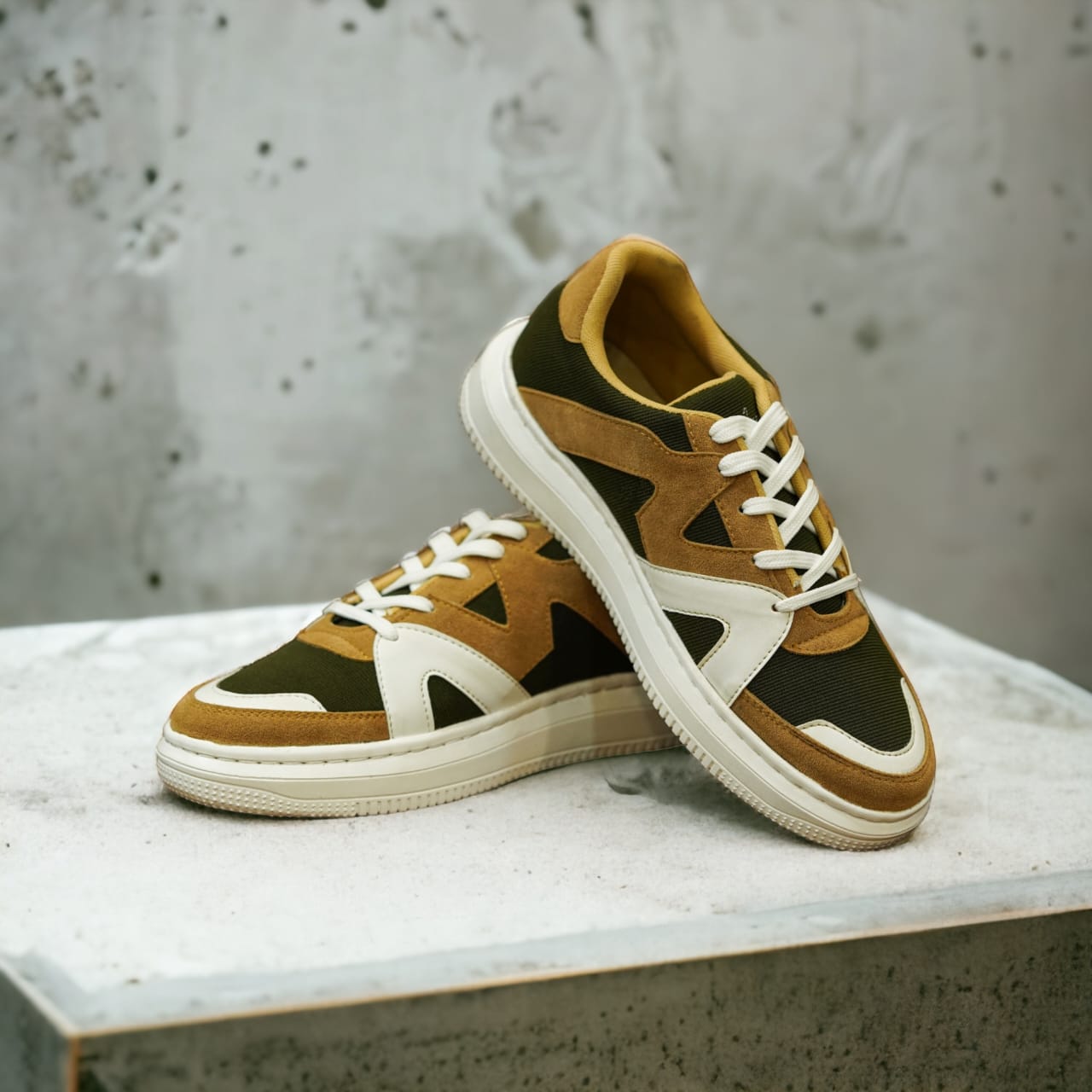 The Aurous Evoke Olive Laceup Sneakers