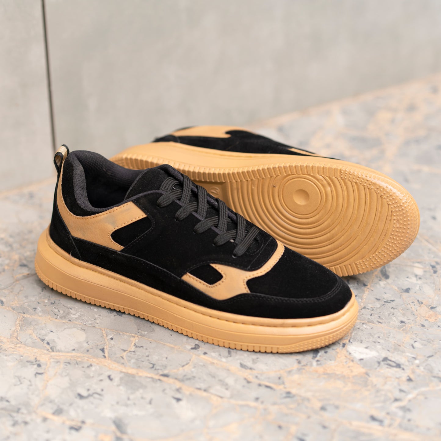 The Aurous Owen Black Laceup Sneakers