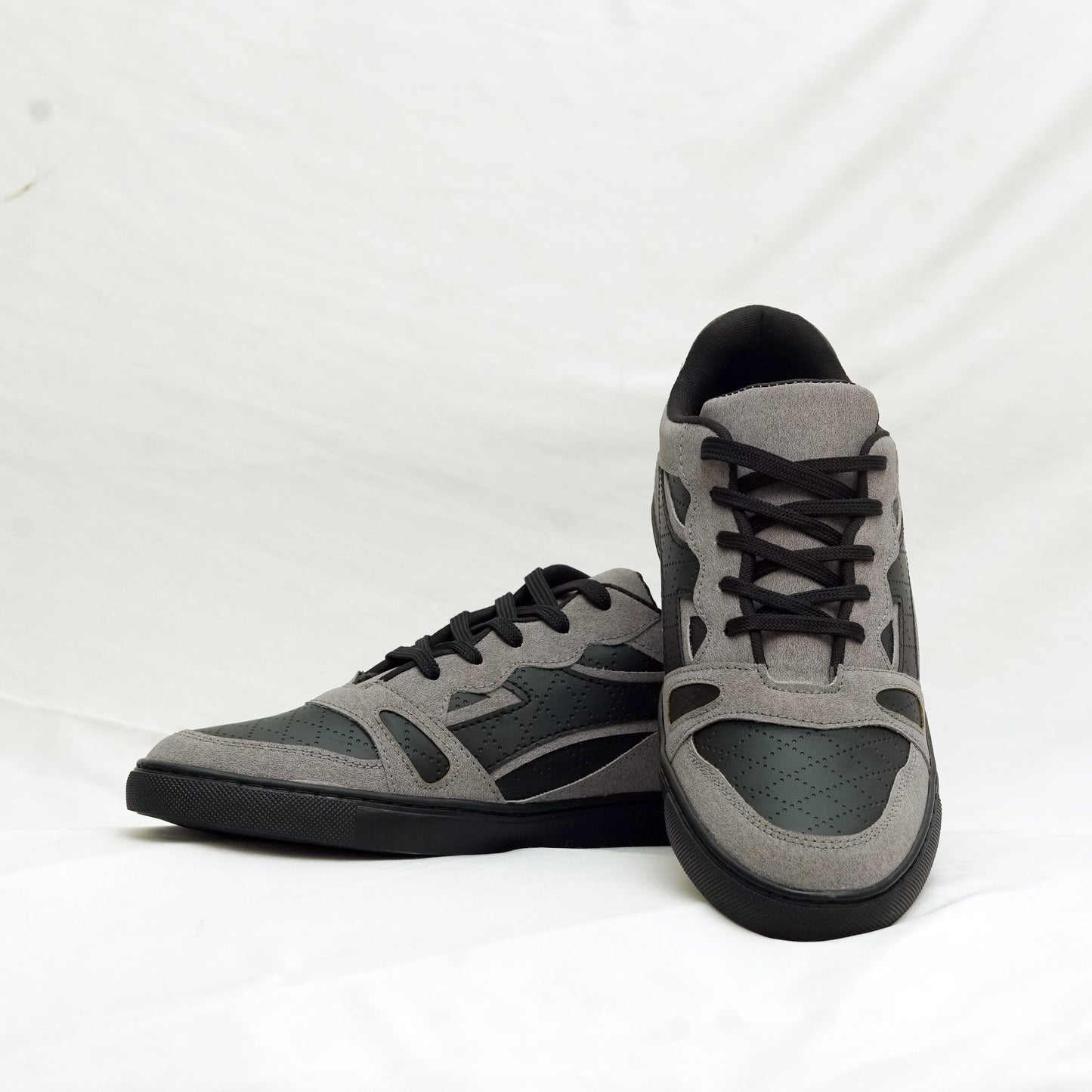 Kickster Laceup Sneakers