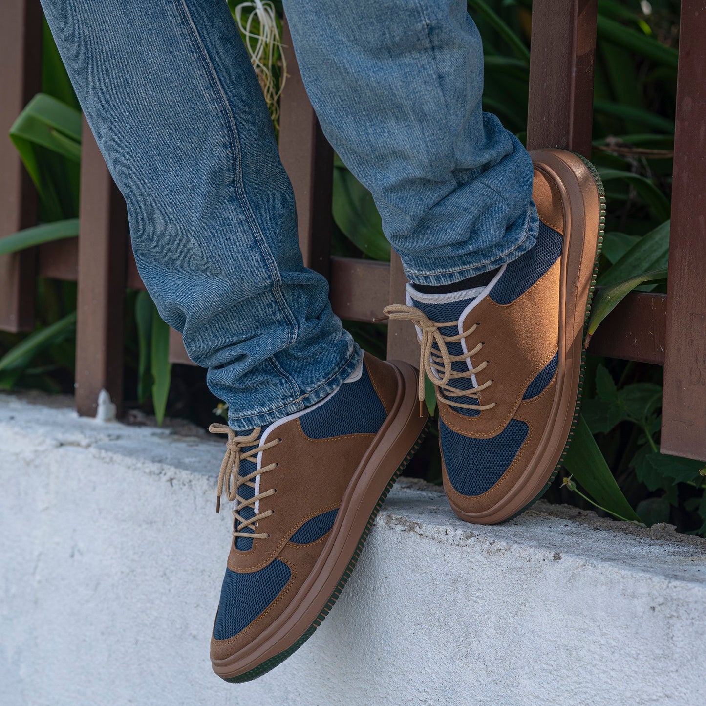 The Aurous Andorra Laceup Sneakers