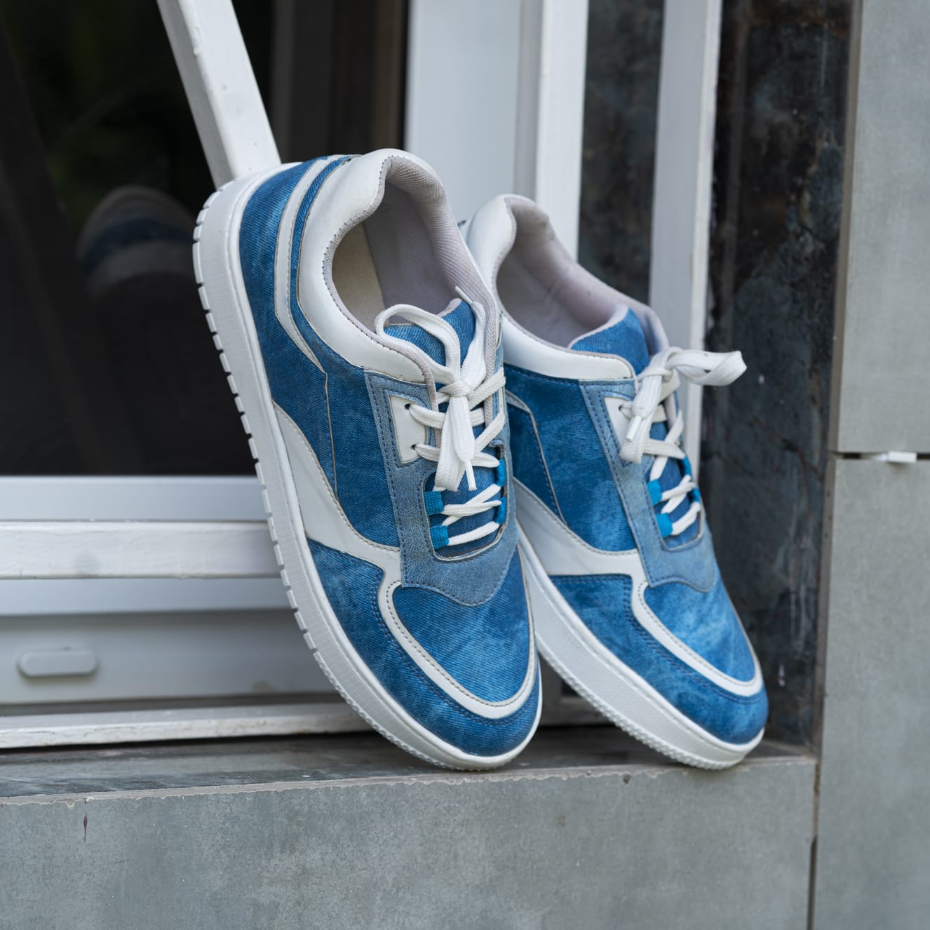 The Aurous Sapphire Laceup Sneakers