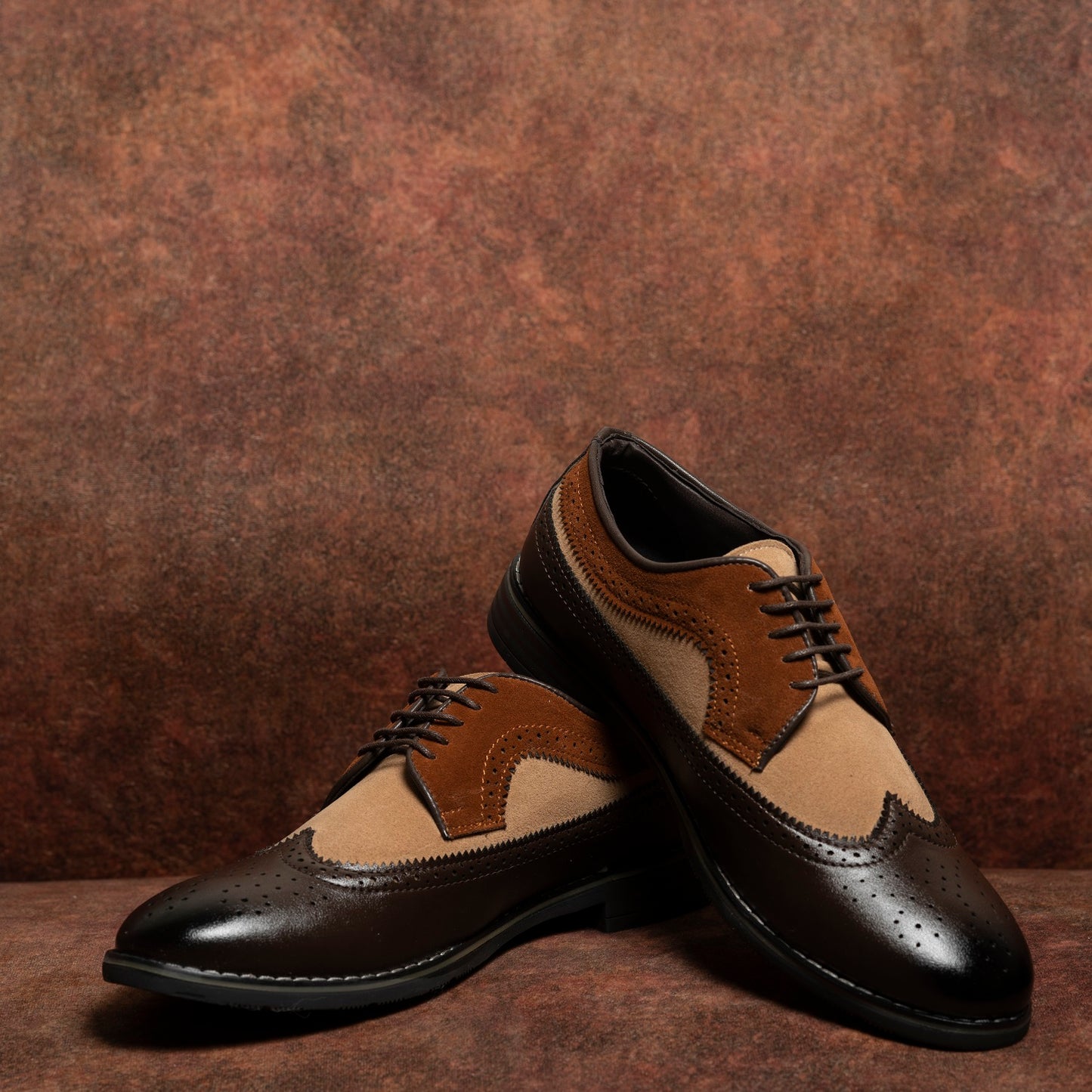 The Aurous Rogue Laceup Semi-Formal Brogues With Wingtips