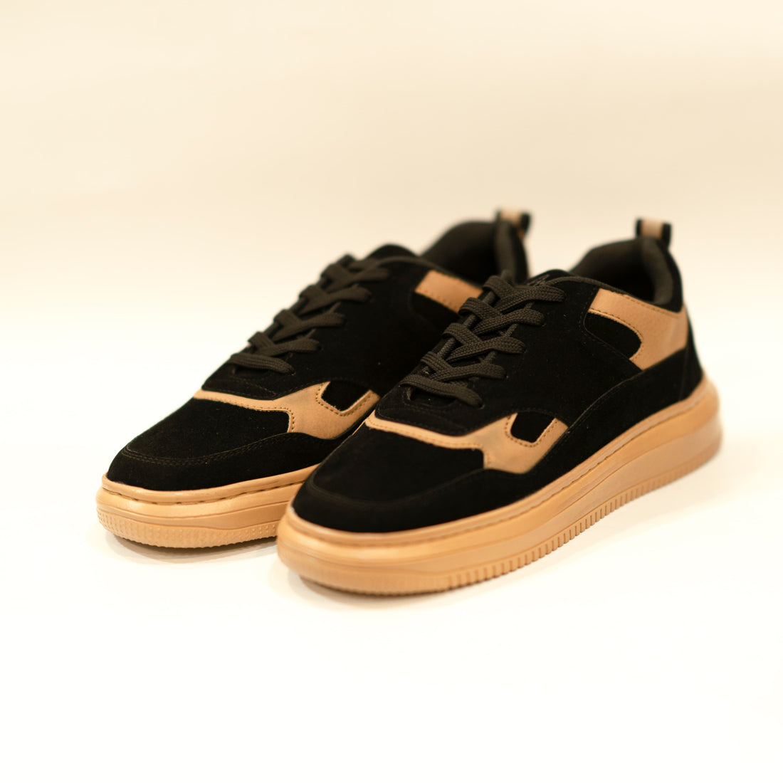 The Aurous Owen Black Laceup Sneakers