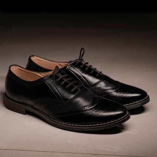 The Aurous Rio Laceup Formal Brogues With Wingtips - Black Edition